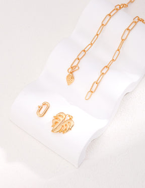 A detachable leaf pendant necklace-Gold vermeil